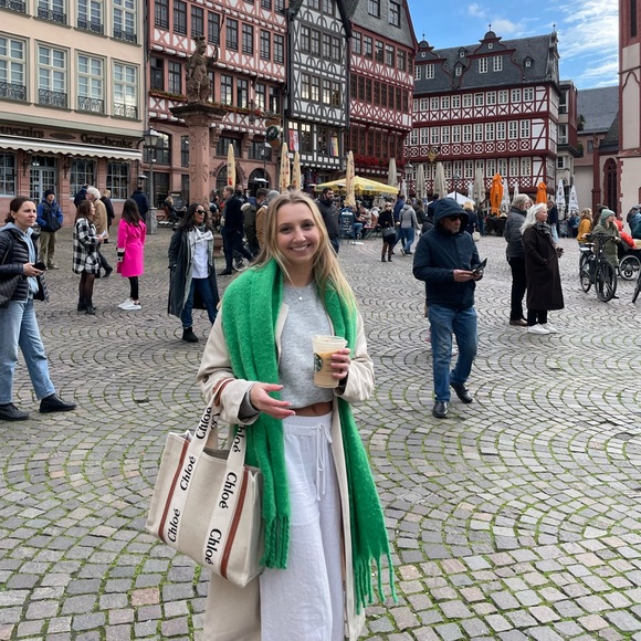 Meet your Posher, Callie - Picture 2 of 5